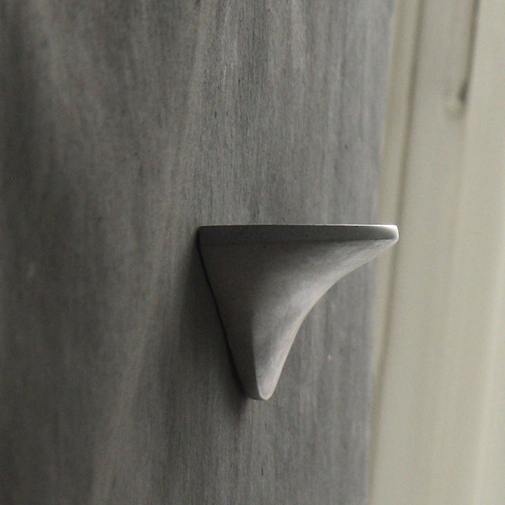 CONCRETE - wall shelf | Formpoet