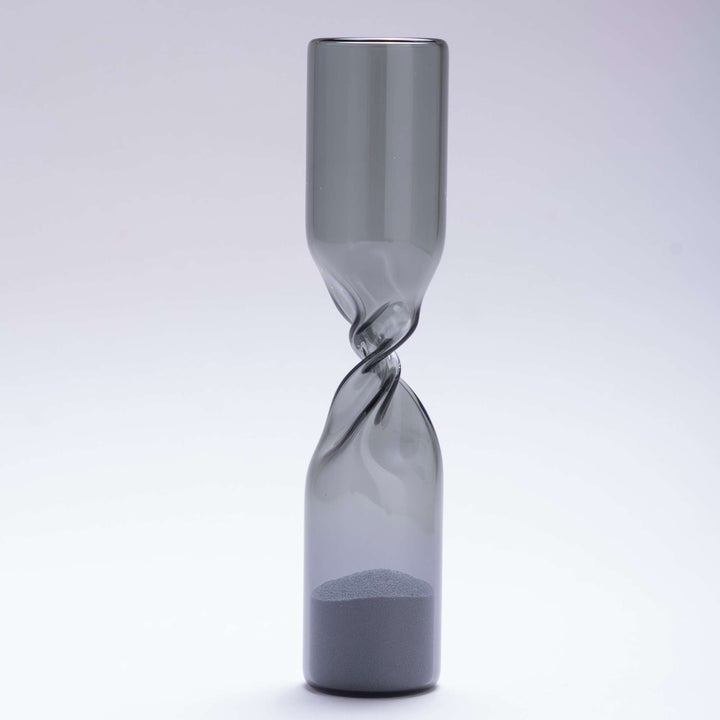 TIMELESS - meditative hourglass without timekeeping - mouth-blown gray glass - Studio Cohaku | 100percent