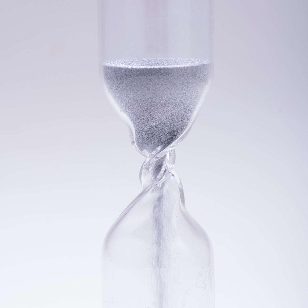 TIMELESS - meditative Sanduhr ohne Zeitmessung -  mundgeblasenes Klarglas - Studio Cohaku | 100percent