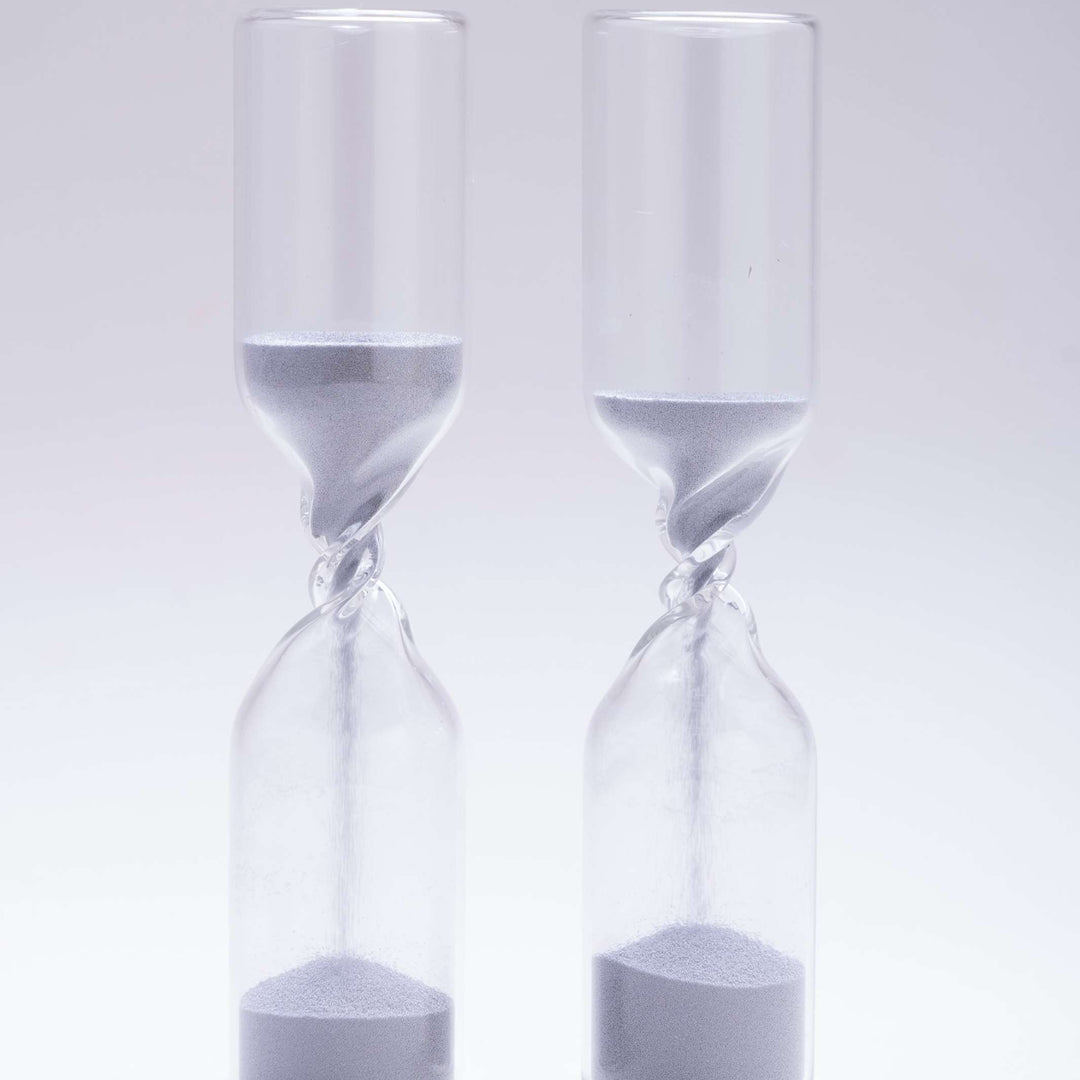 TIMELESS - meditative Sanduhr ohne Zeitmessung -  mundgeblasenes Klarglas - Studio Cohaku | 100percent