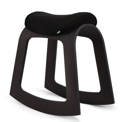 Schaukelstuhl aus dunklem Holz mit schwarzem Sitzpolster