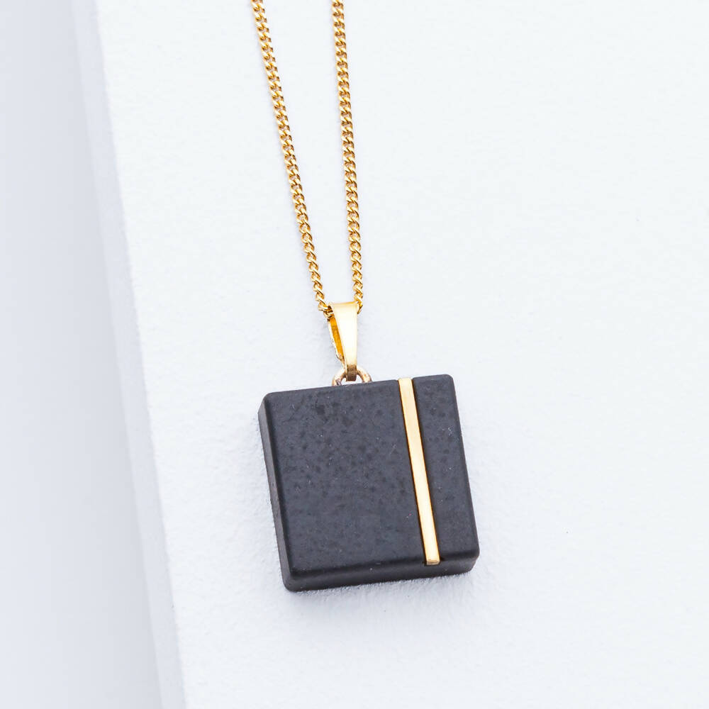 studio4l-betonschmuck-kette-c30-gold-schwarz-1000x1000