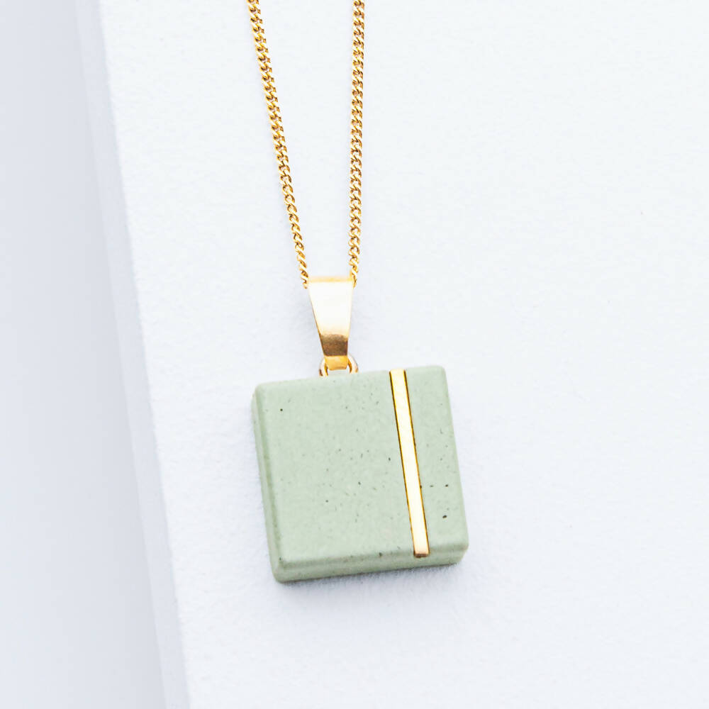 studio4l-betonschmuck-kette-c30-gold-gruen-1000x1000